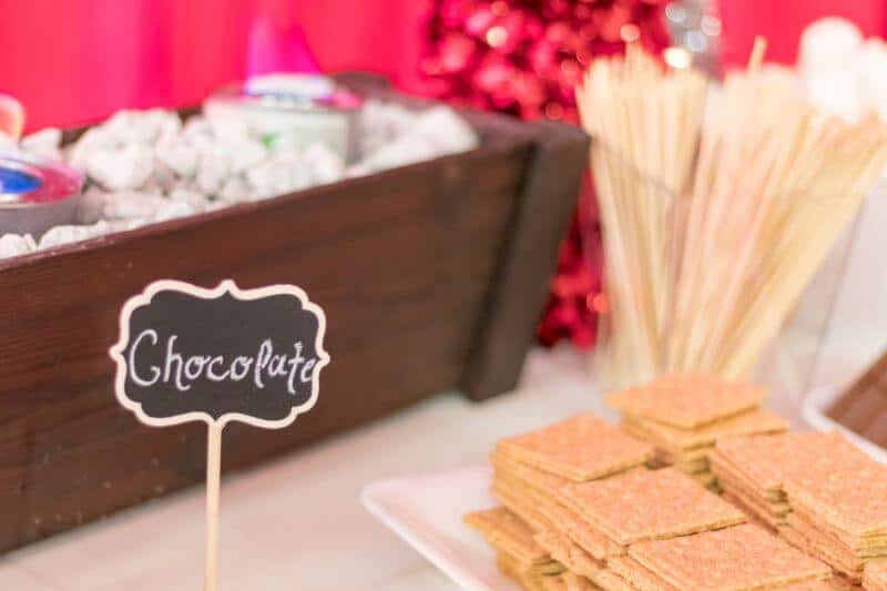S'mores bar with graham crackers, chocolate and marshmallows